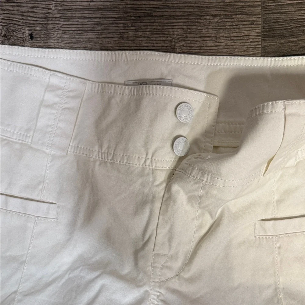 7 For All Mankind White Women's Shorts